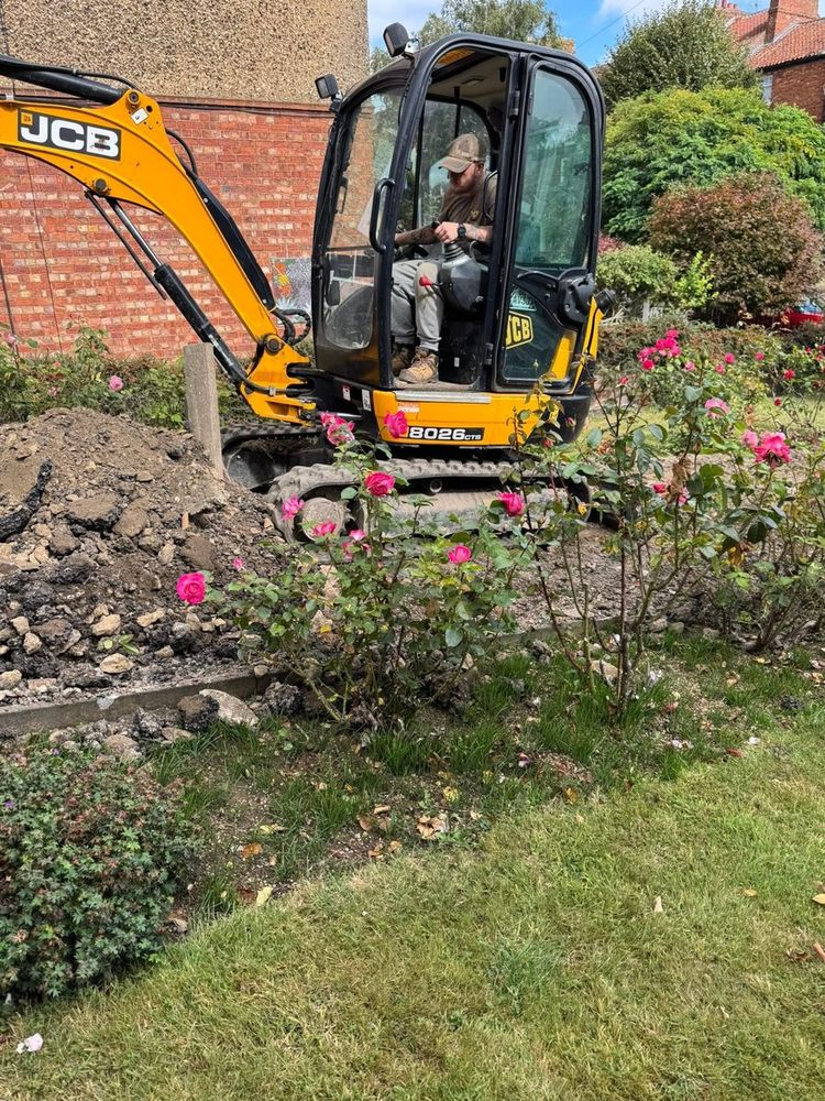 Nathan and Barney of NDS Paving and Landscaping at work